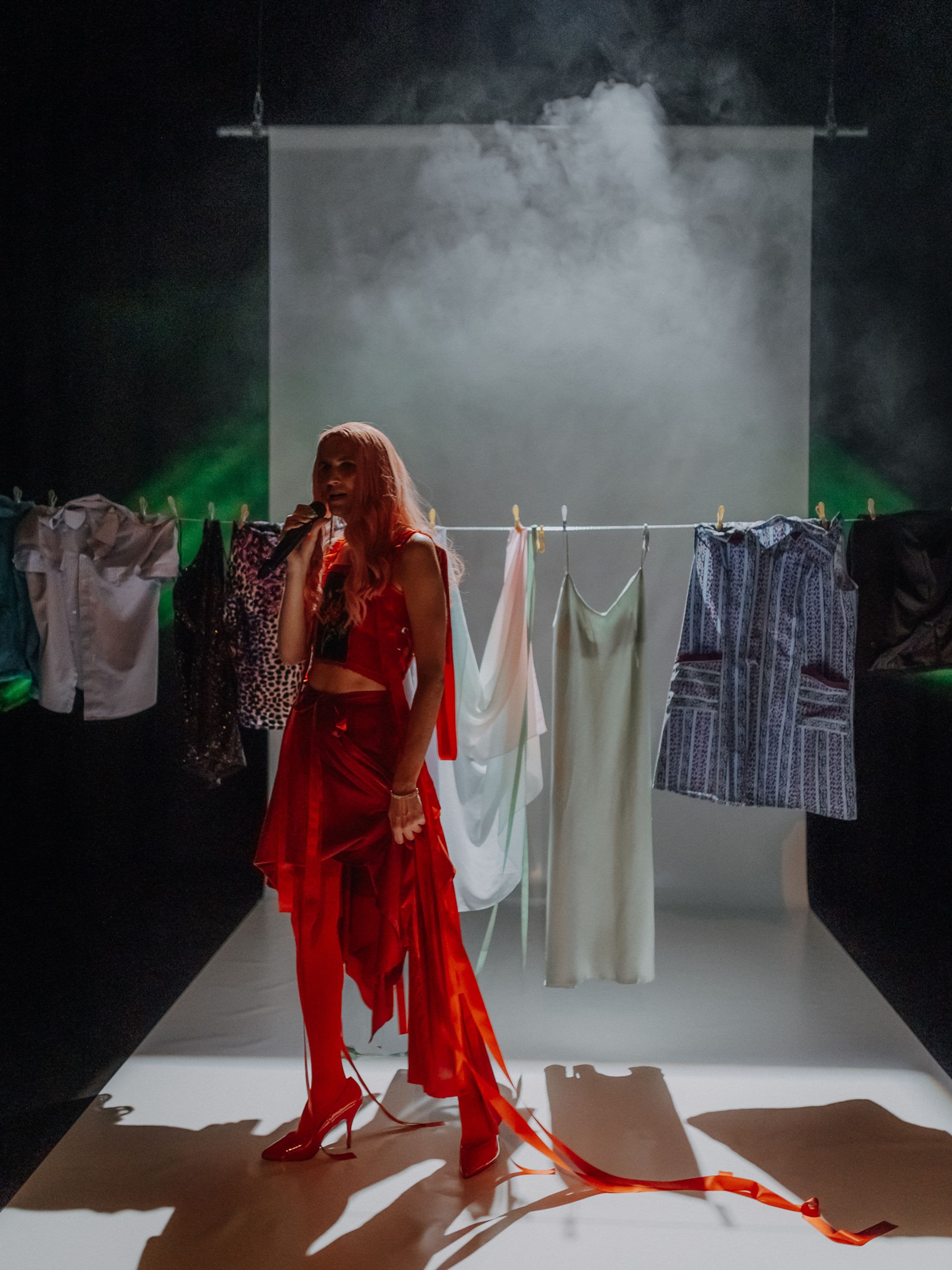 „PASKUDNIK“ im Burgtheater Lingen: Eine innovative Auseinandersetzung mit Erinnerungskultur und Queerness
