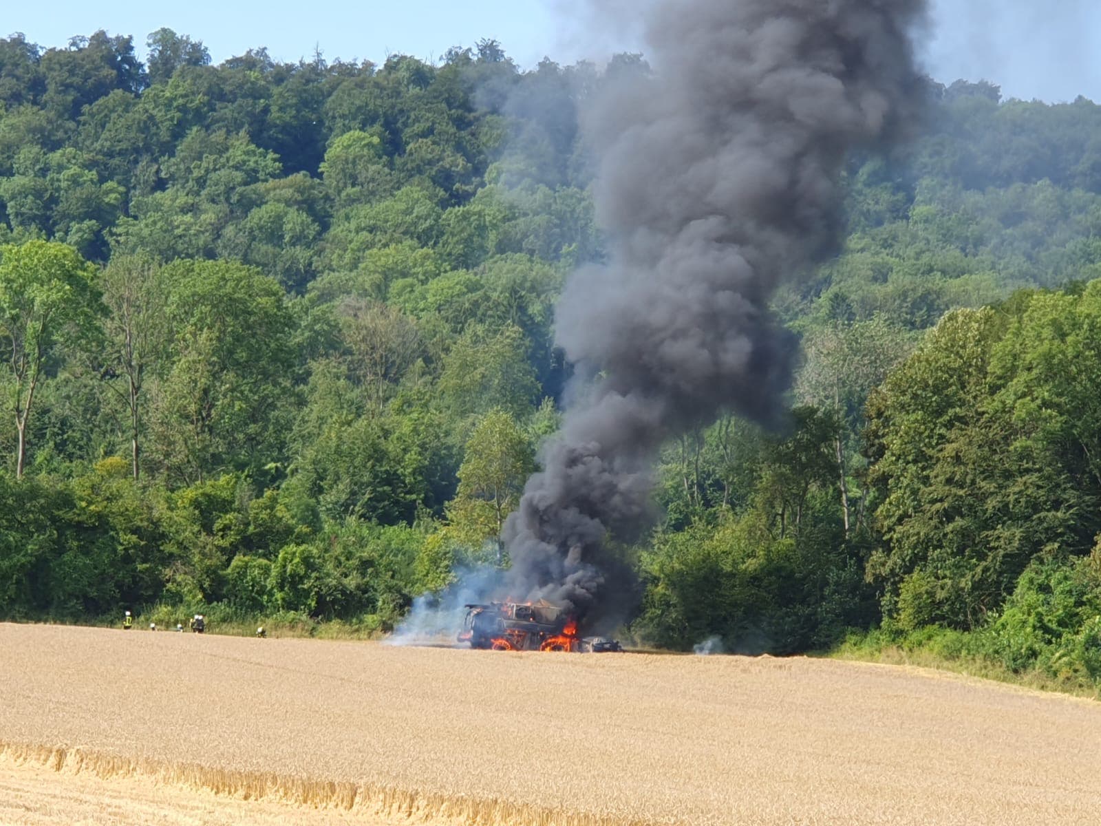 POL-NOM: Mähdrescher gerät in Vollbrand