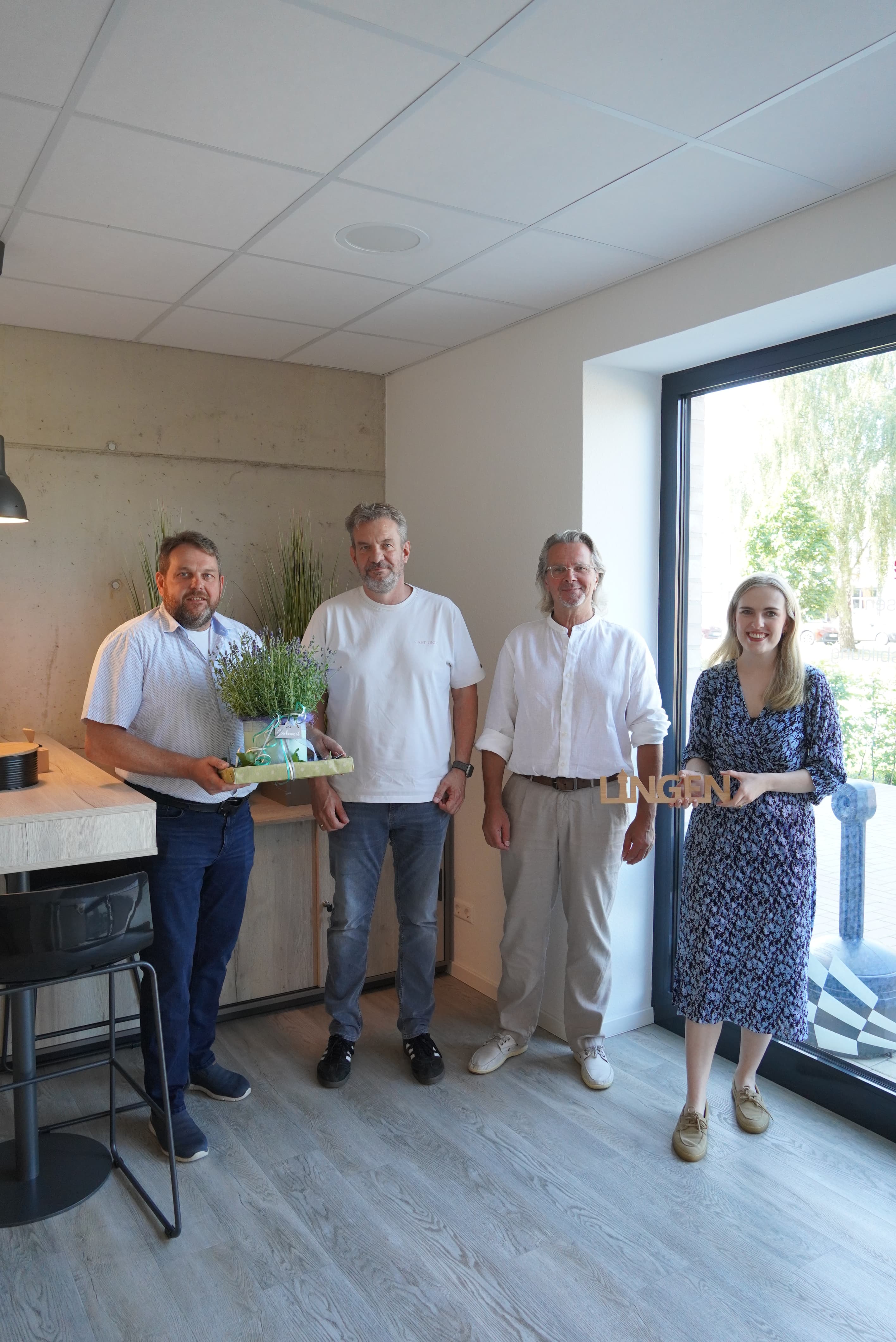 v.l. Ortsbürgermeister Christoph Stafflage, Thorsten Gels, Marius Nielsen und Caroline Ohmann von der Wirtschaftsförderung.