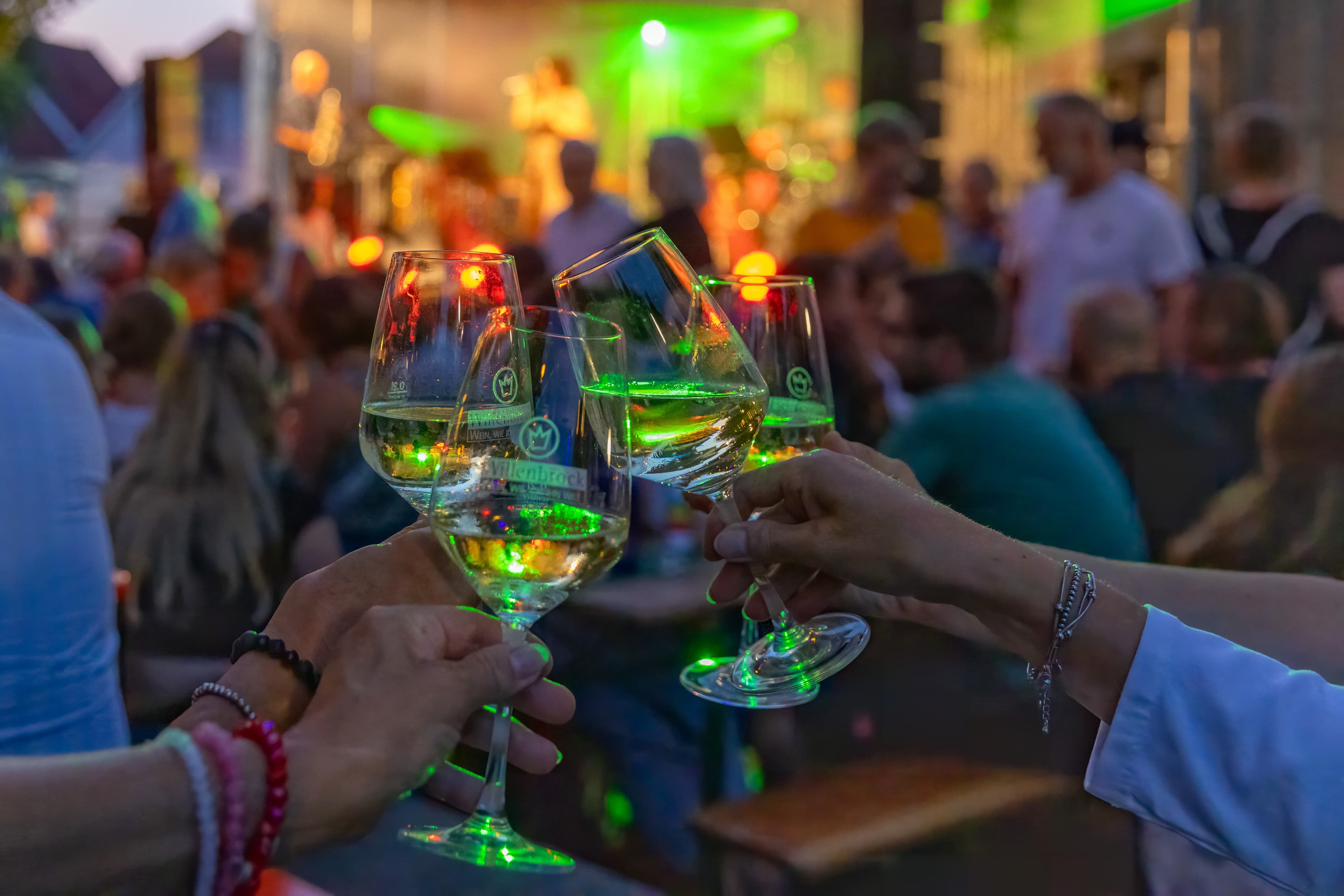 Weinlaube auf dem Universitätsplatz: Lingener Sommer mit Musik