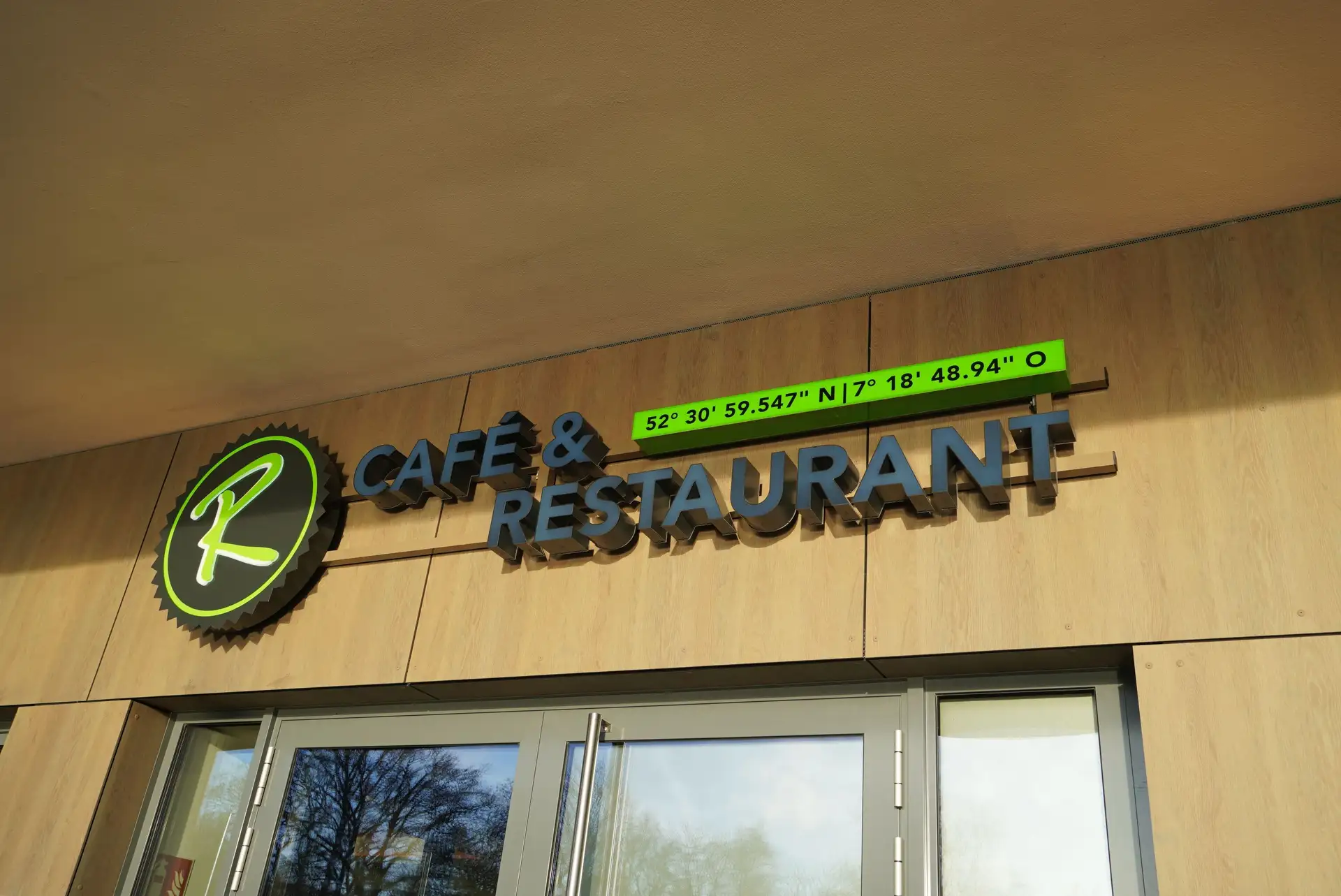 Neues R-Café am Alten Hafen eröffnet
