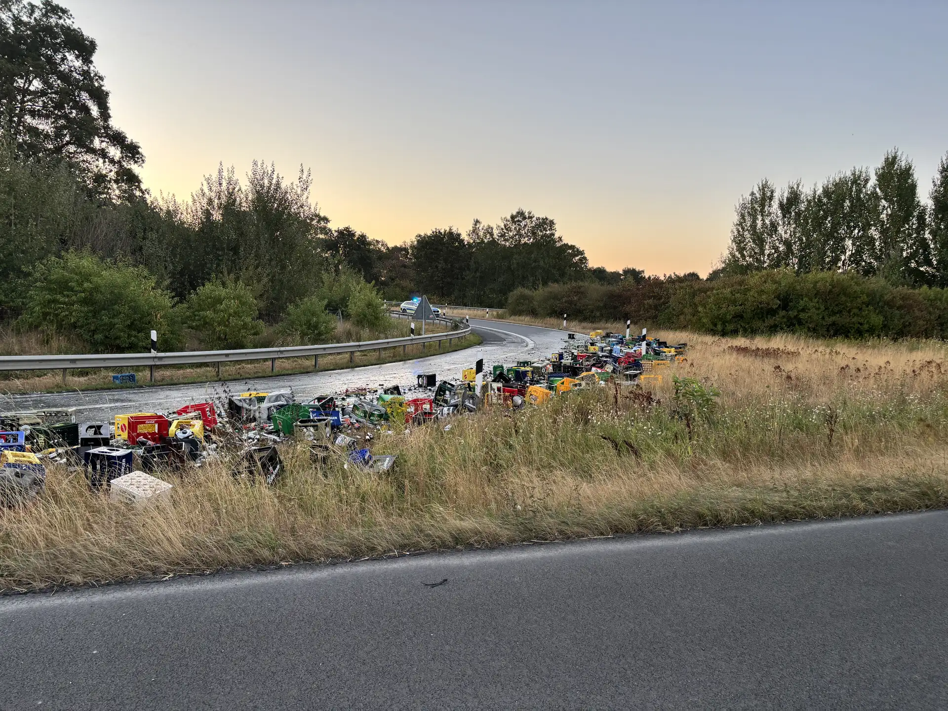 POL-DEL: Autobahnpolizei Ahlhorn: Verlorene Getränkekisten führen zu mehrstündiger Sperrung auf der Autobahn 1 im Bereich der Anschlussstelle Vechta