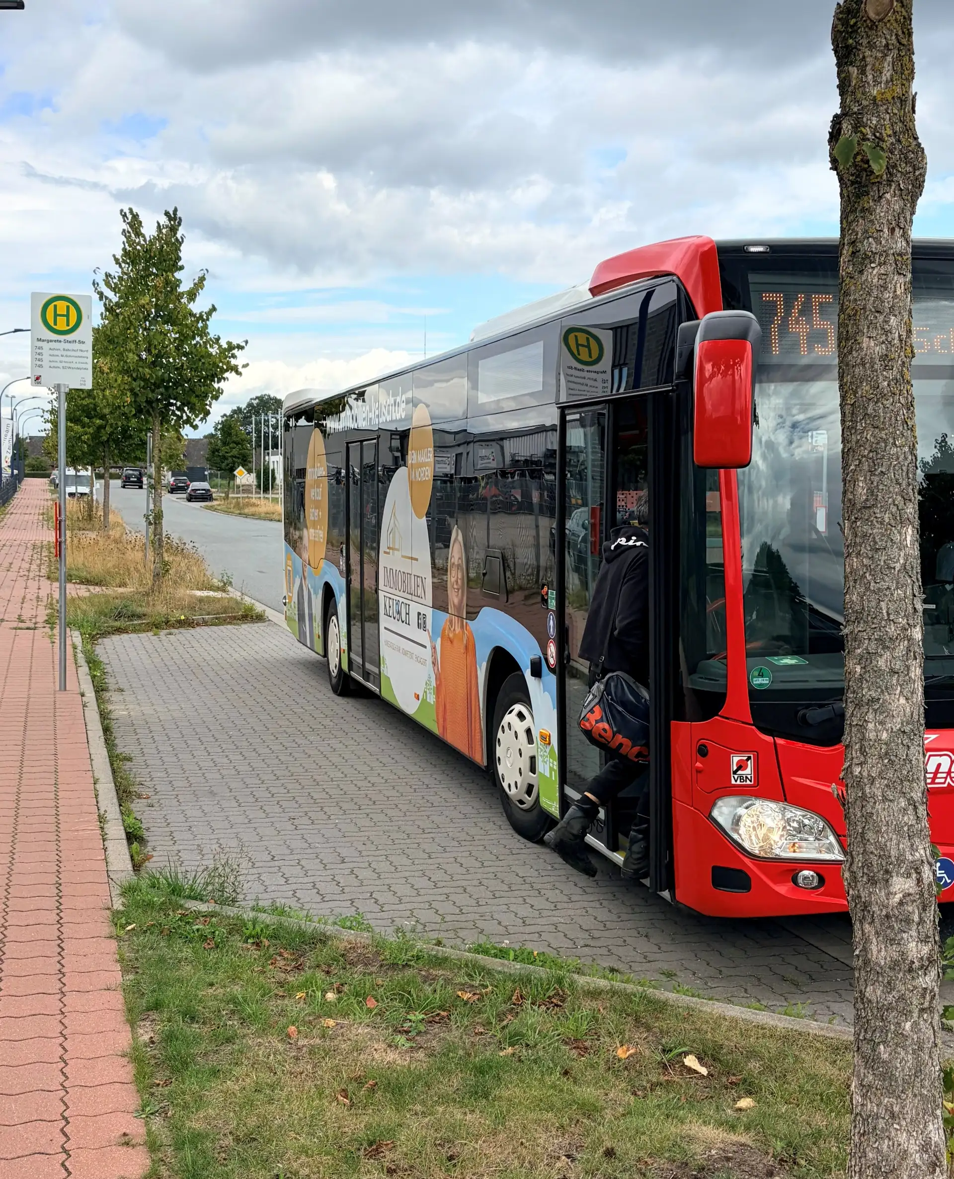 shaltestelle am Gewerbepark Oyten an der Marie-Curie-Straße.