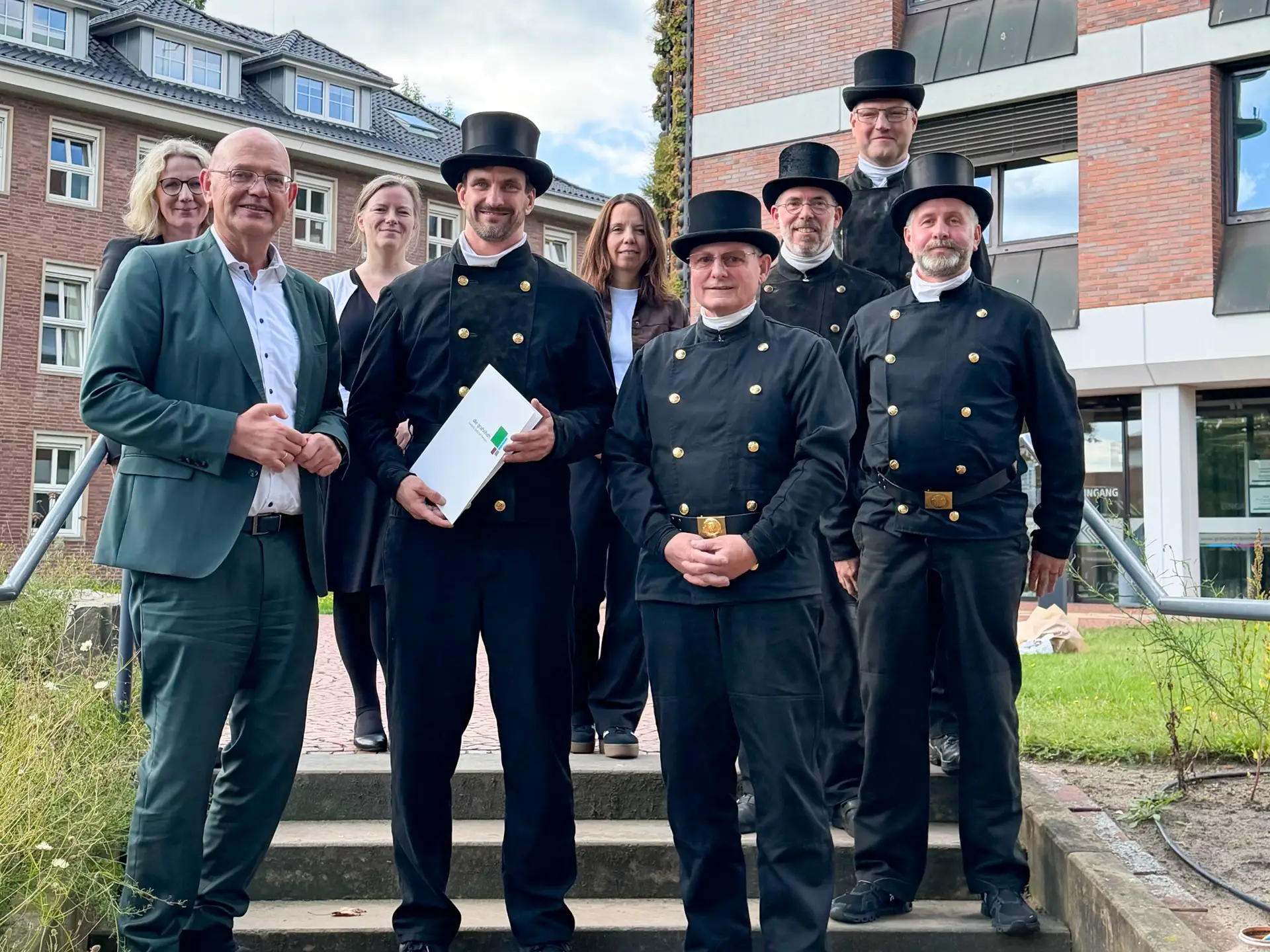 Verabschiedung von Heinrich Hermesdorf und Vorstellung von Patrick Heidfeld als Nachfolger beim Bezirksschornsteinfeger in einer Feierstunde im Kreishaus.