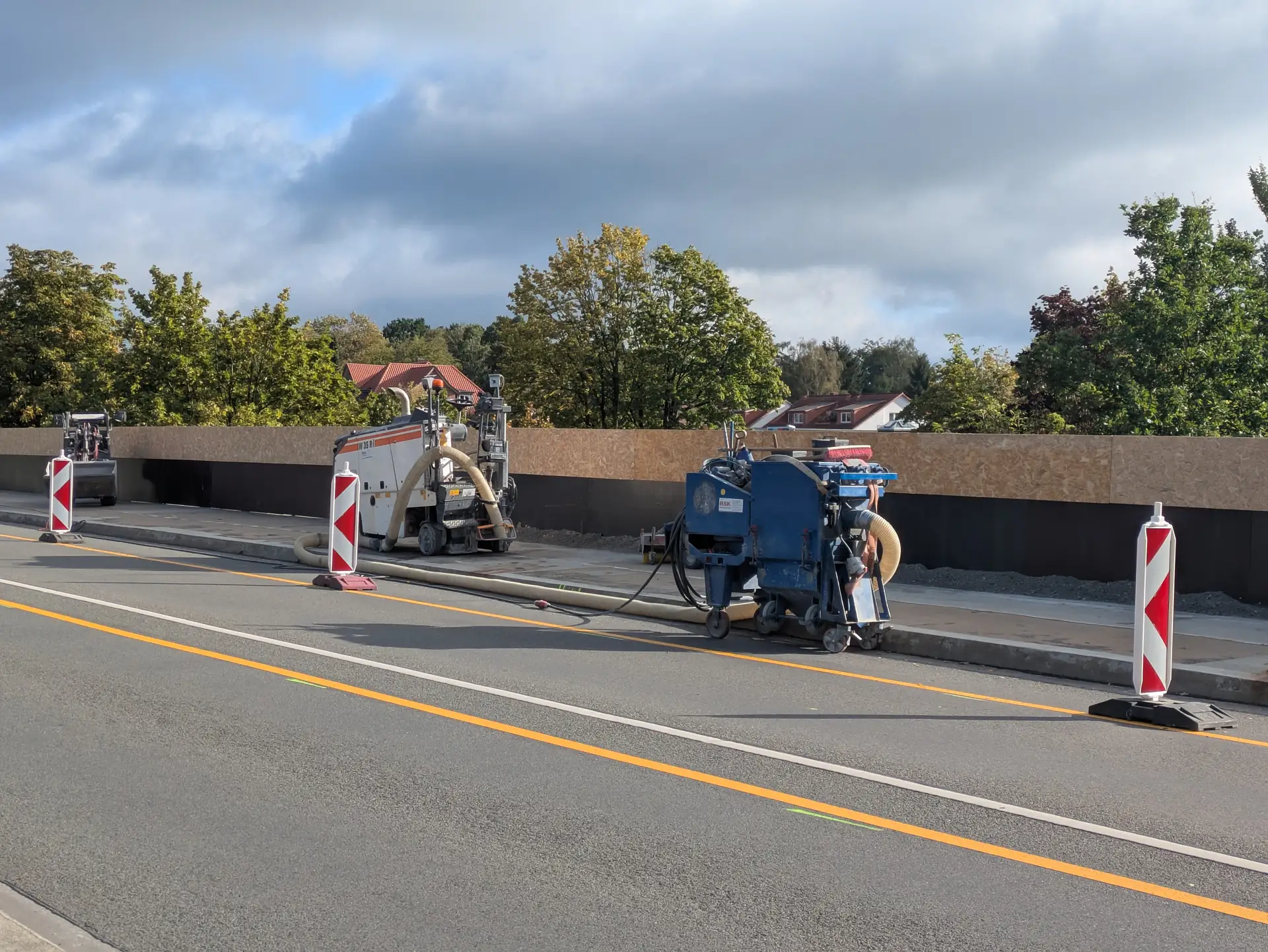 Erneuerung an der Canteleu-Brücke: Geh- und Radweg erhält neuen Belag