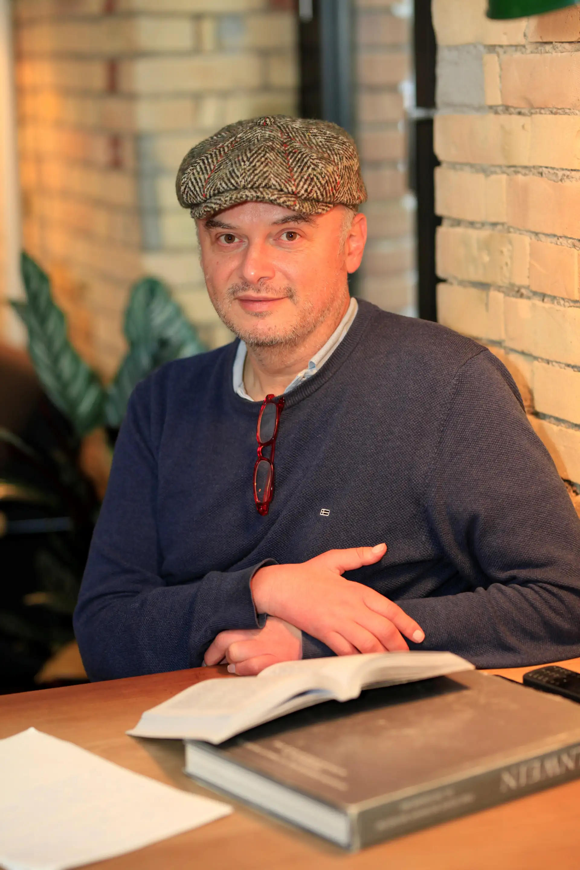 Porträtfoto des Autors Catalin Dorian Florescu.
