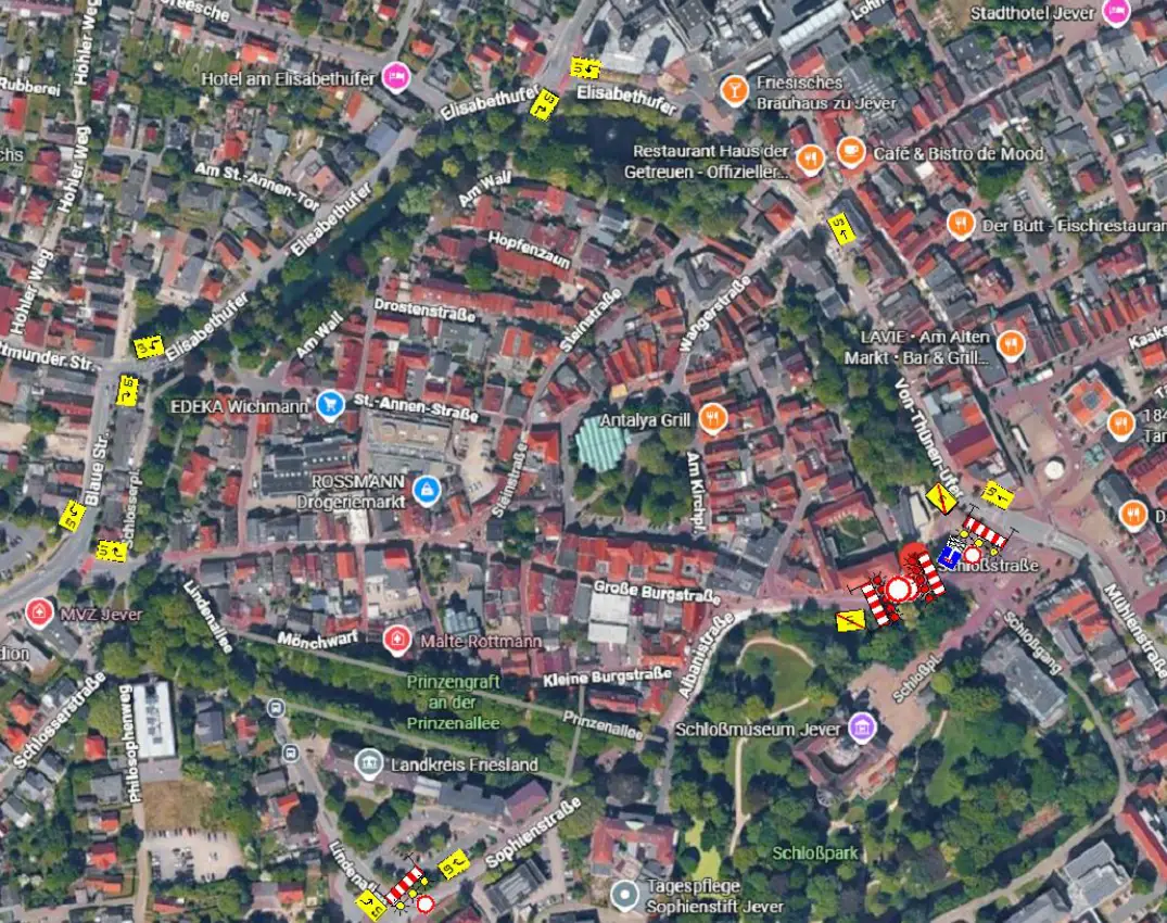 Übersichtskarte zur Sperrung der Schloßstraße mit eingezeichneter Umleitungsstrecke und Hinweisen zur Verkehrsführung.